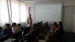 Studenci z Białorusi podczas spotkania z pracownikiem US w sali wykładowej