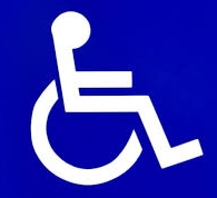 Kontur wózka inwalidzkiego na niebieskim tle
