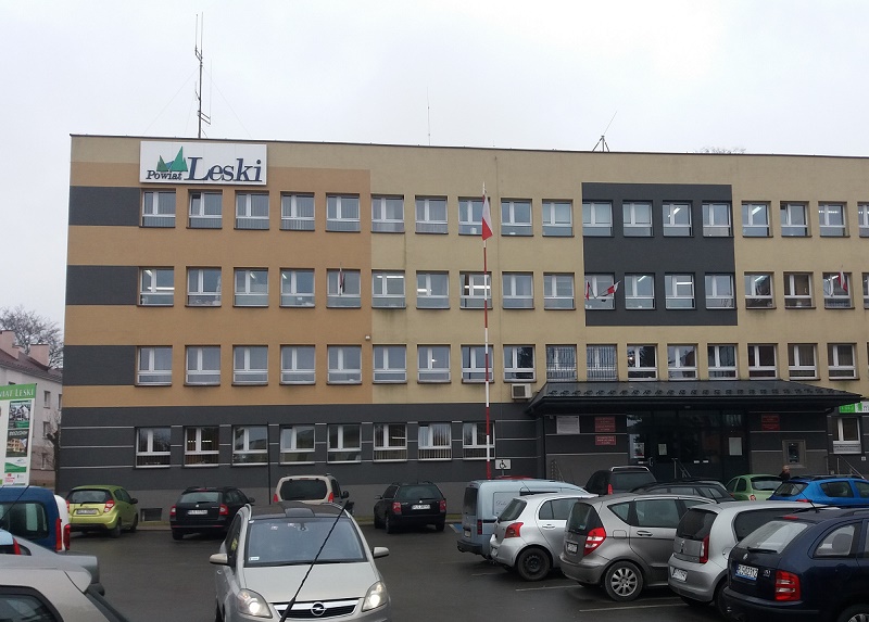 Na zdjęciu budynek Urzędu Skarbowego w Lesku