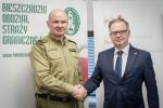 Dyrektor Izby Administracji Skarbowej w Rzeszowie i Komendant Bieszczadzkiego Oddziału Straży Granicznej dziękują sobie wzajemnie za współpracę.