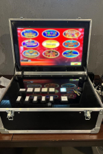 Przenośny automat do gier w walizce