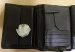 Na zdjęciu portfel w którym znaleziono narkotyki